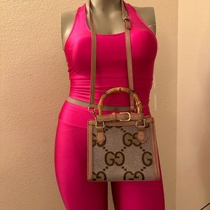 Crossbody. Super cute